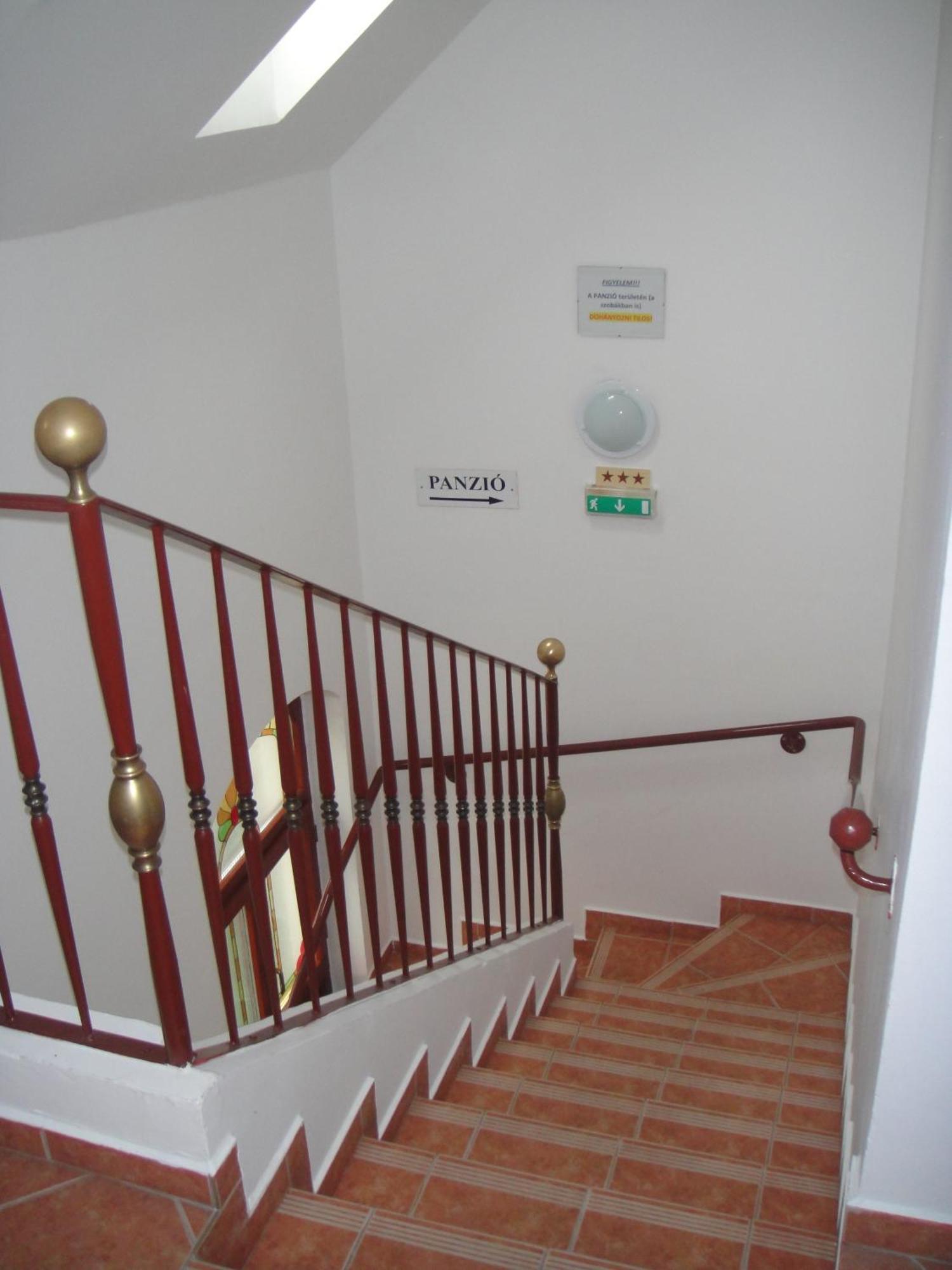 Varju Fogado Tapolca Bed & Breakfast Exterior photo