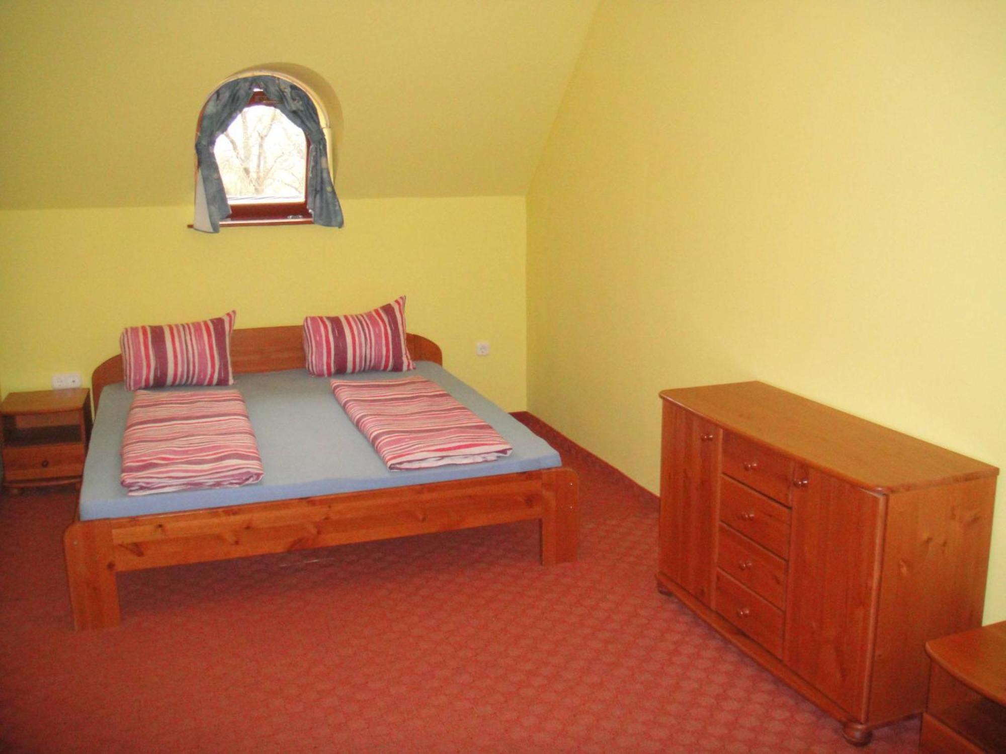 Varju Fogado Tapolca Bed & Breakfast Exterior photo